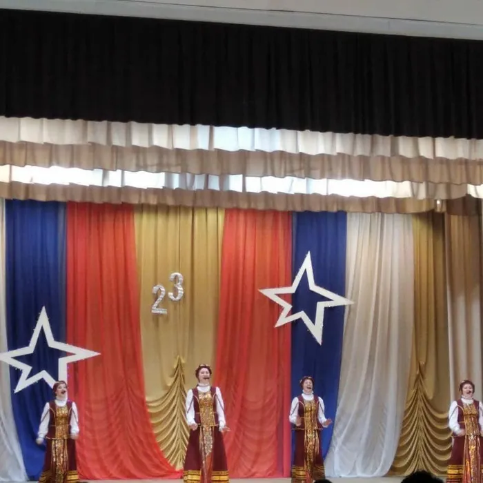 20.02 в СДК 'Октябрьский' прошел праздничный концерт ко Дню Защитника отечества. Теплая дружеская атмосфера царила не только в зале,но и за кулисами,ведь наши артисты долго готовились к этой встречи, и очень пе (1)